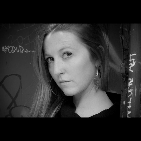 Meet your Posher, Hana - Picture 1 of 1