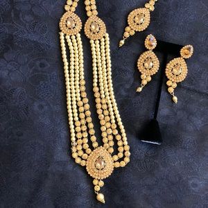 Necklace with earrings