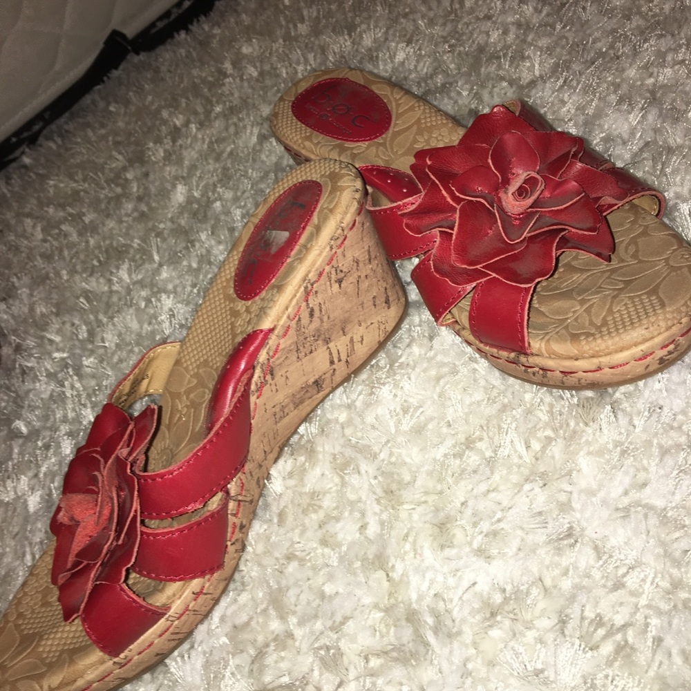 Red flower wedges