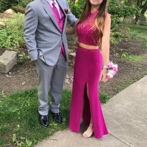 FLATTERING PROM DRESS