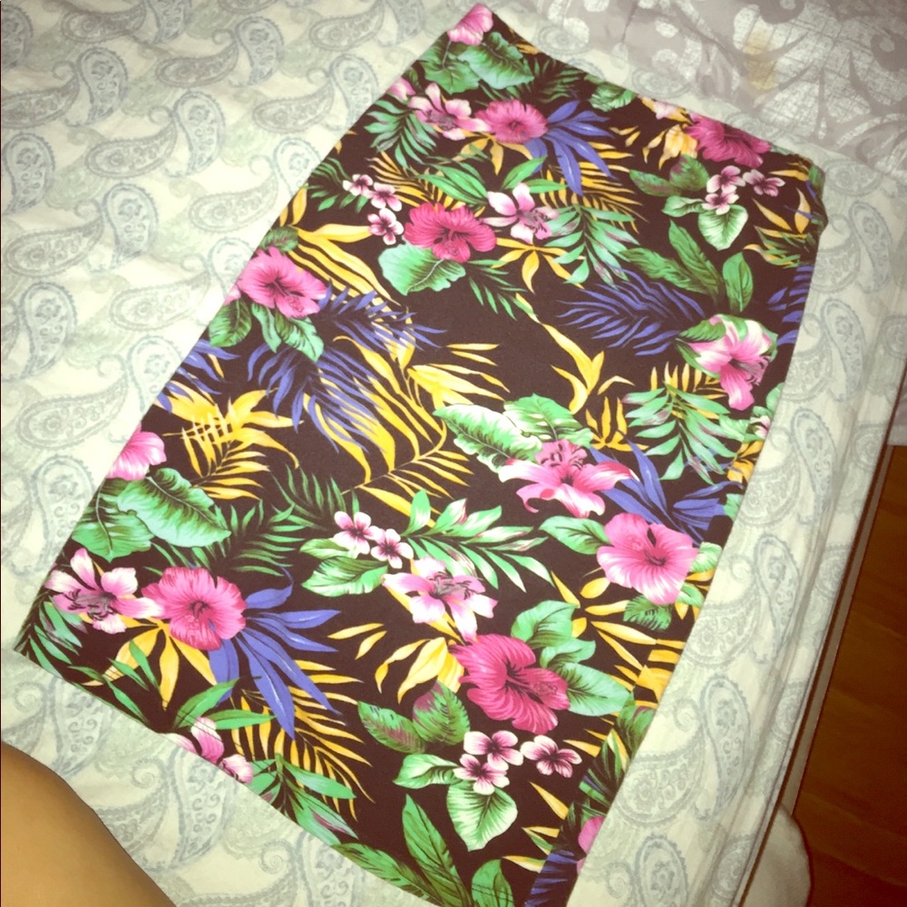 Flowery pencil skirt
