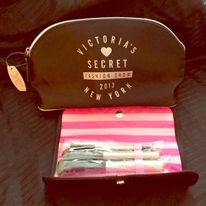 NWT Victoria Secret Makeup Bag with Makeup Brushes NWT Victoria Secret Makeup Bag with Makeup Brushes
