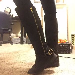 Tall black boots w/gold zipper & buckle