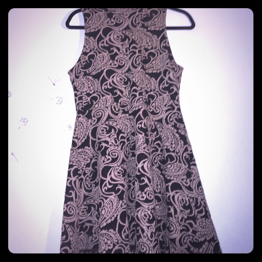 Black & Cream F21 Sleeveless Paisley Dress Sz L