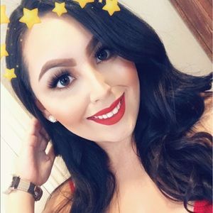 Meet your Posher, Esmeralda