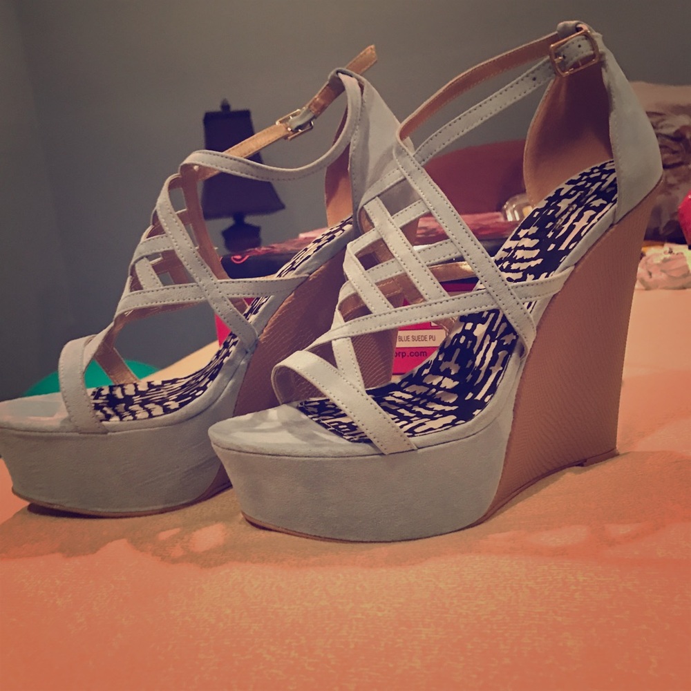 Qupid, light blue strapy heels!