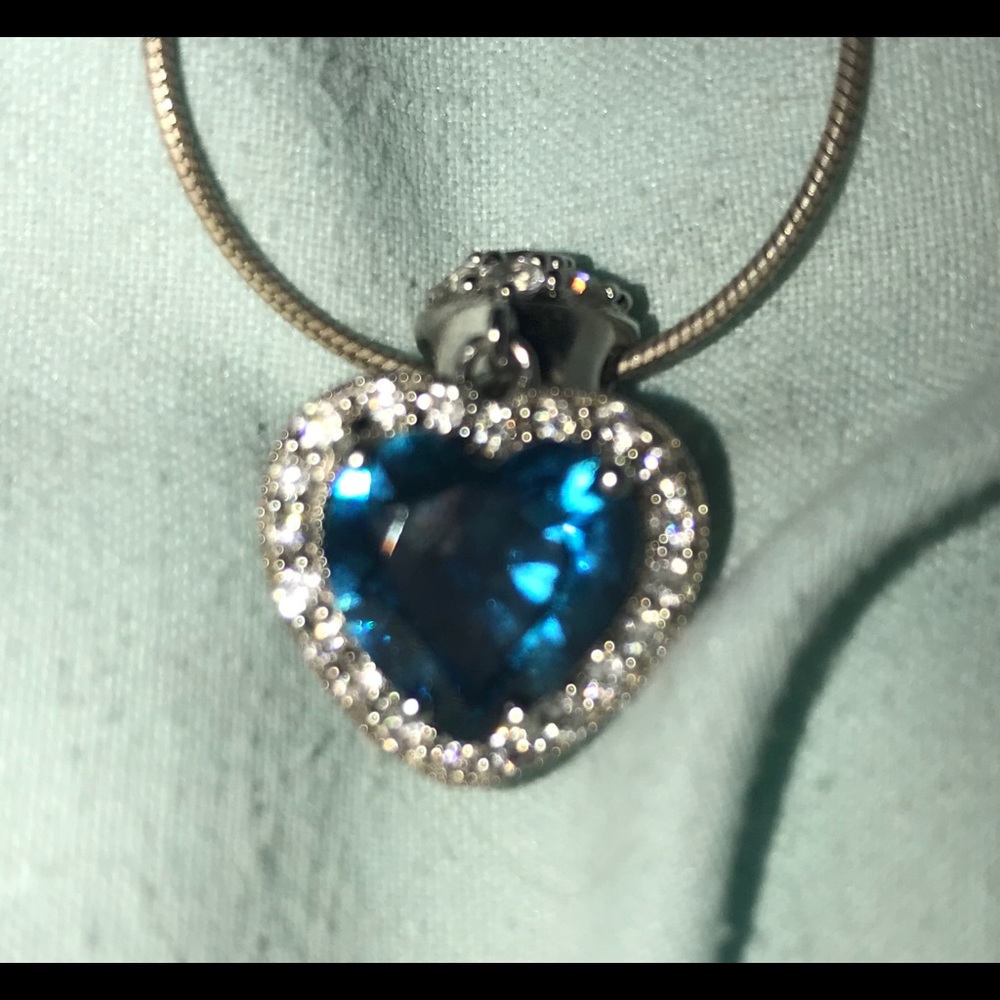 .925 Florite heart pendant color changing!
