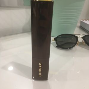 Hourglass Vanish Stick