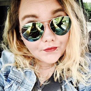 Meet your Posher, Alexis