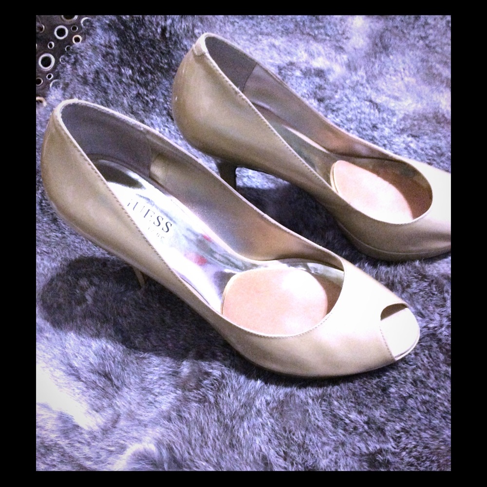 Nude pumps