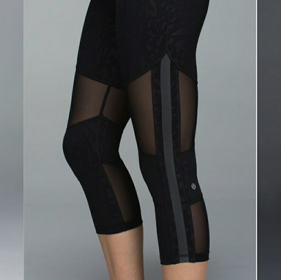 RARE Lululemon Mesh With Me Crop Animal Swirl 6 - Picture 4 of 10