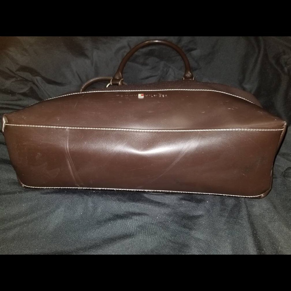 Tommy Hilfiger  💯 leather handbag