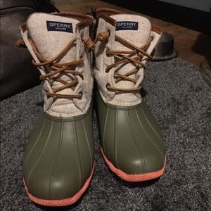 Sperry top-sider saltwater rain boot.