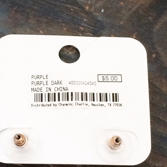 Large Solitaire Studs Berry $5 Gold NWT - Picture 4 of 5