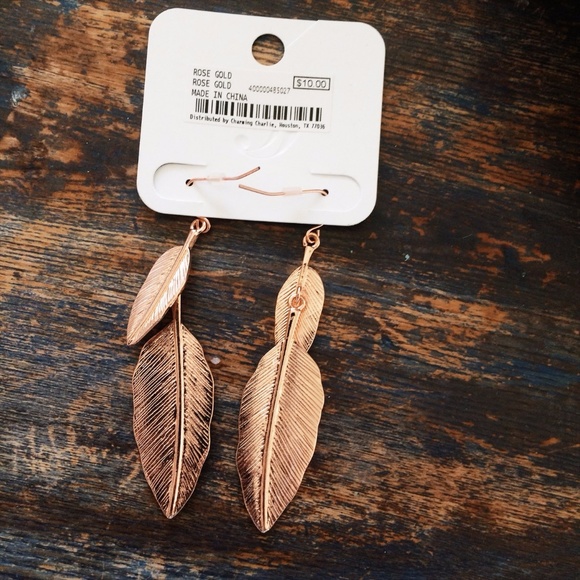 Faux Rose Gold NWT Metallic Feather Earrings Boho - Picture 3 of 4