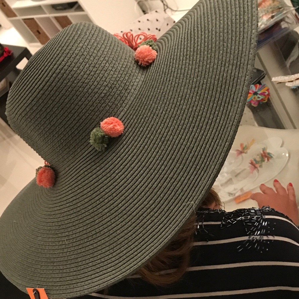 Beach hat - Picture 2 of 2