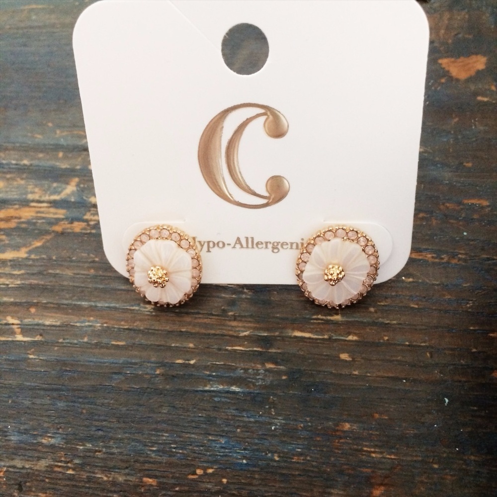 Floral Button Earrings Pink $8 NWT - Picture 4 of 4