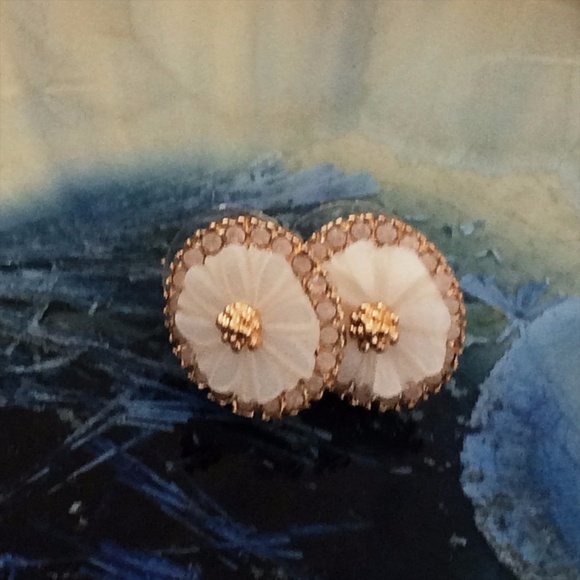 Floral Button Earrings Pink $8 NWT - Picture 2 of 4