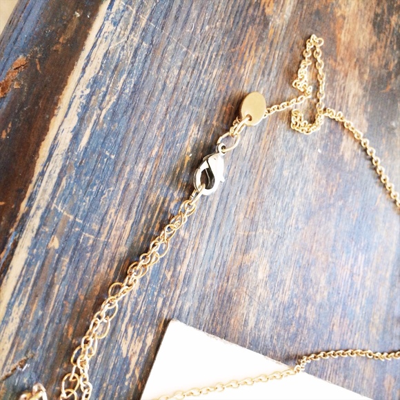 Host Pick Goldtone Feather Necklace NWT $18 - Picture 6 of 6