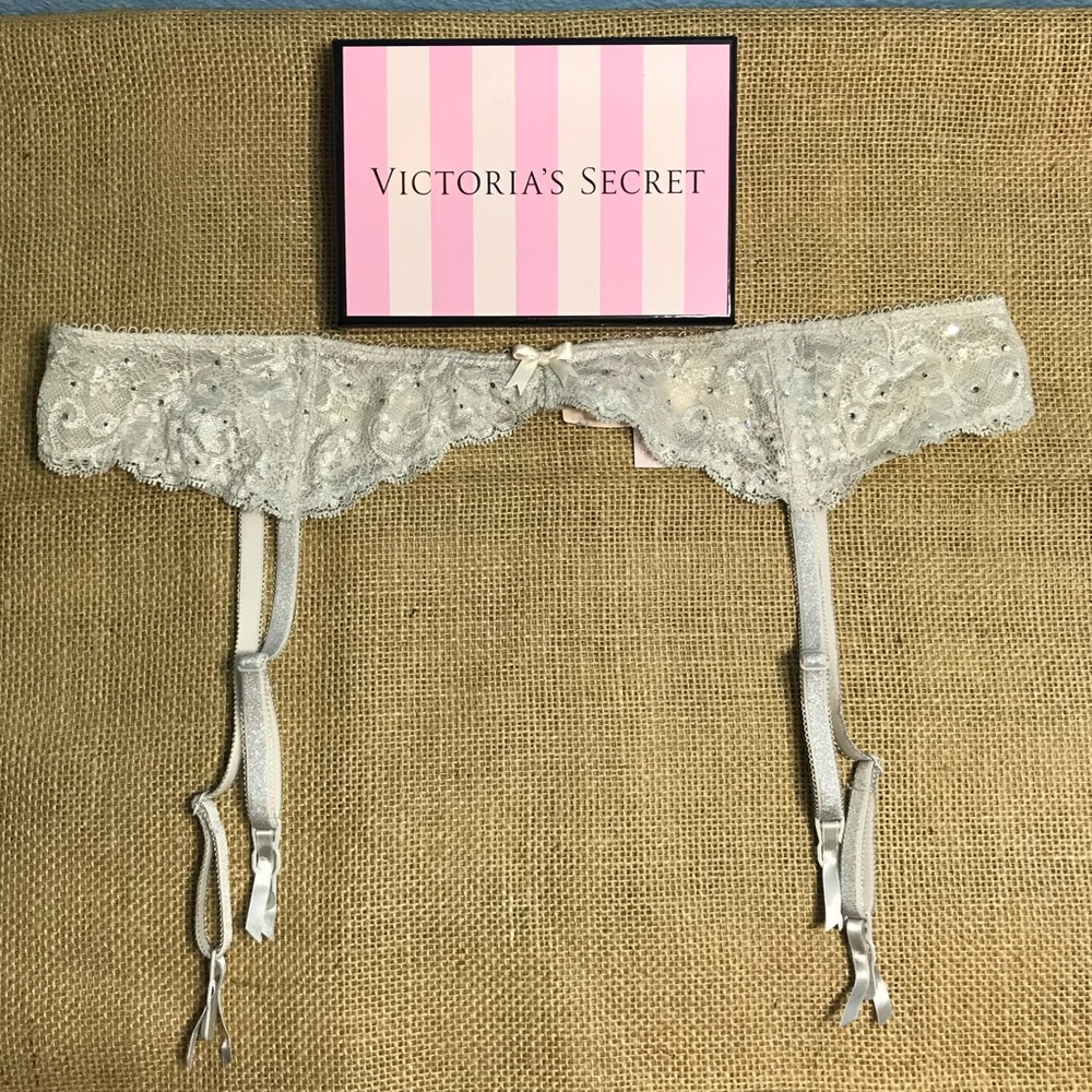 Victoria’s Secret Beige Lace Rhinestone Garter NWT