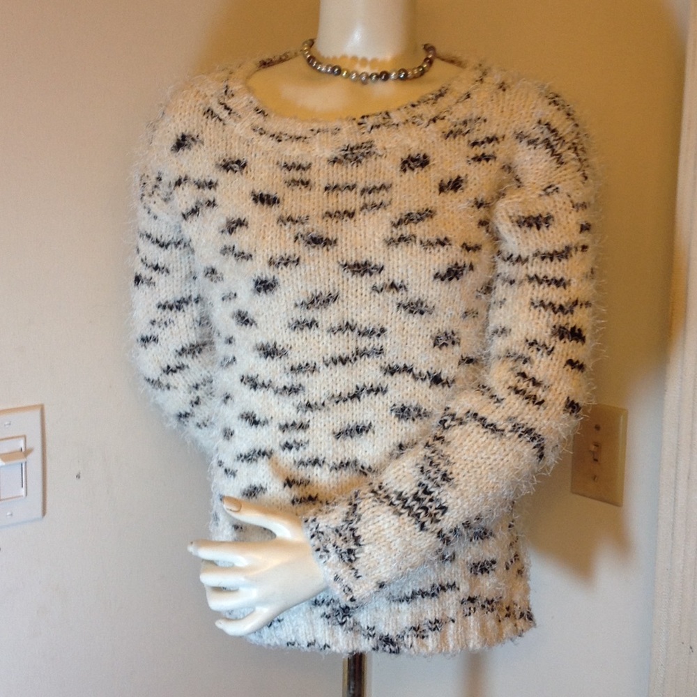 WHITE AND BLACK SWEATER