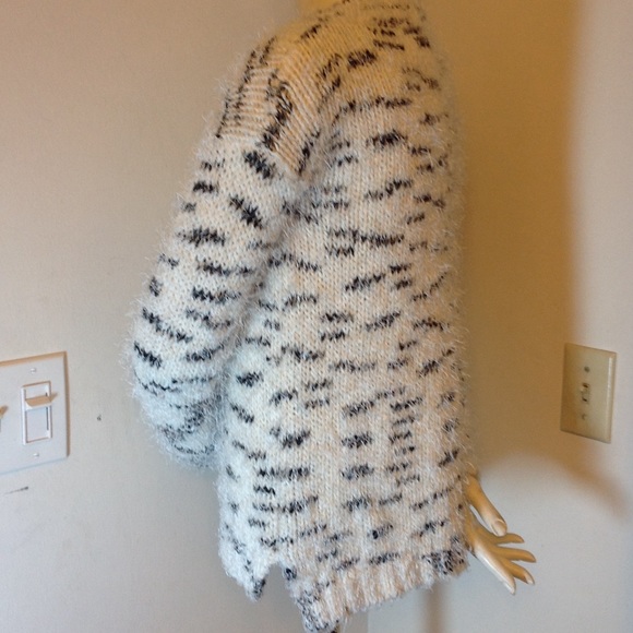 WHITE AND BLACK SWEATER - Picture 2 of 3