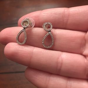 14k white gold diamond drop earrings