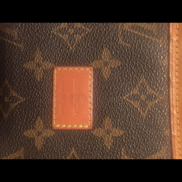 Authentic Louis Vuitton Saumur 28 - Picture 4 of 8