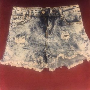 High-waisted Jean shorts
