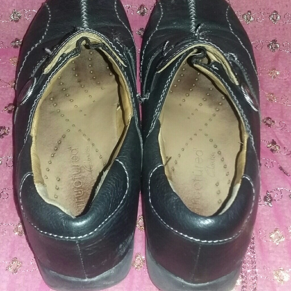 Structured Clarks Slip-on Shoes - Picture 4 of 8