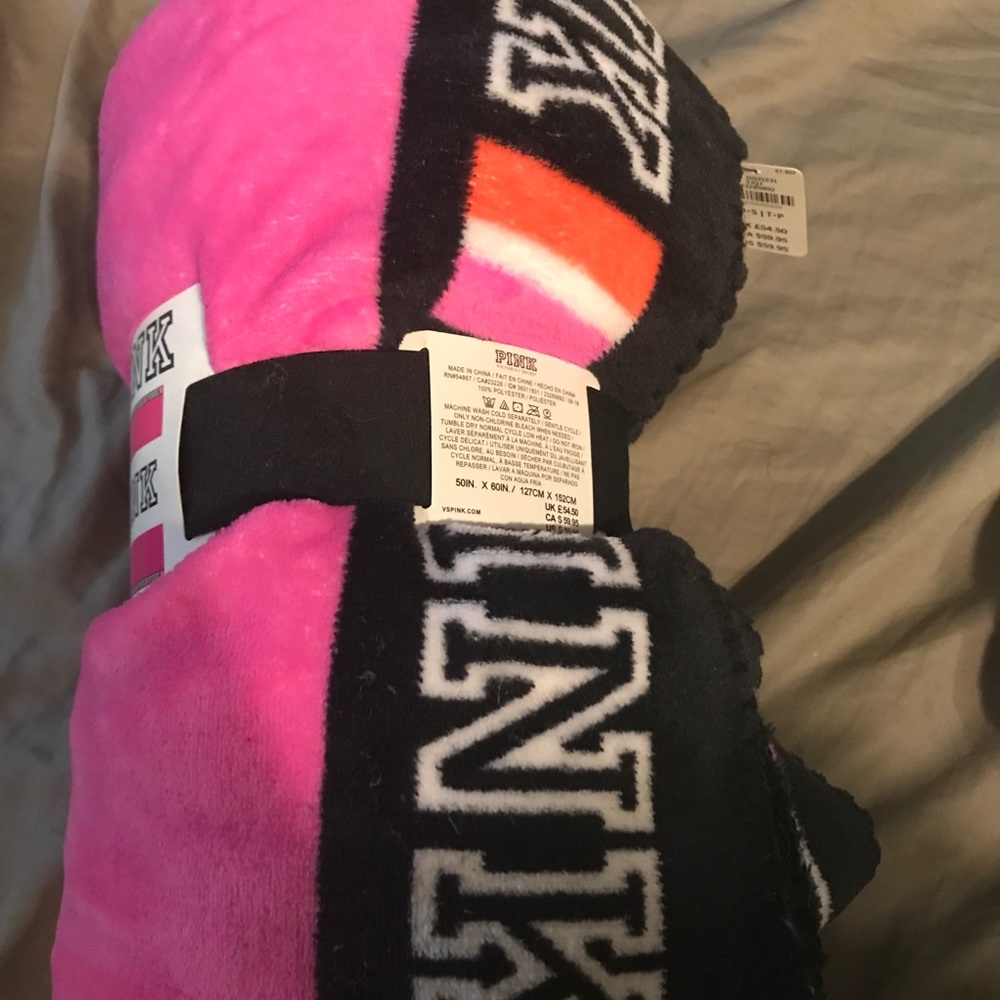 VS pink blanket