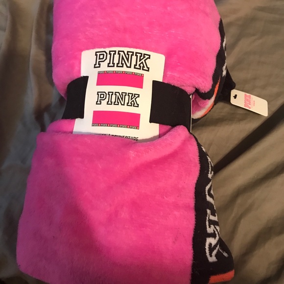 PINK Victoria's Secret Bedding Vs Pink Blanket Poshmark