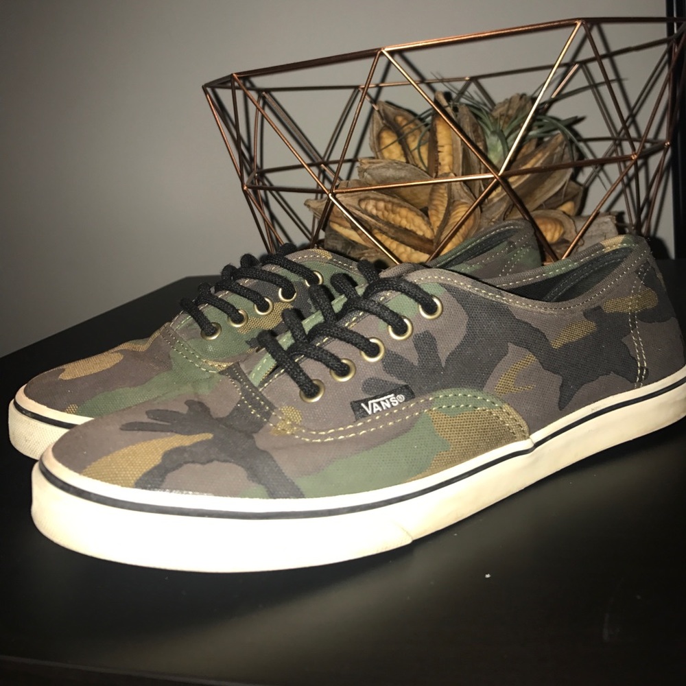 Women's S8.5 Camo Vans Authentics