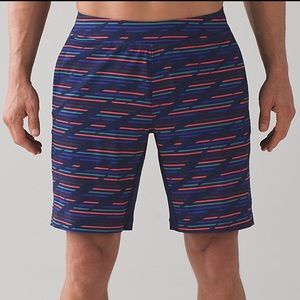 Lululemon Men’s lined 9” shorts