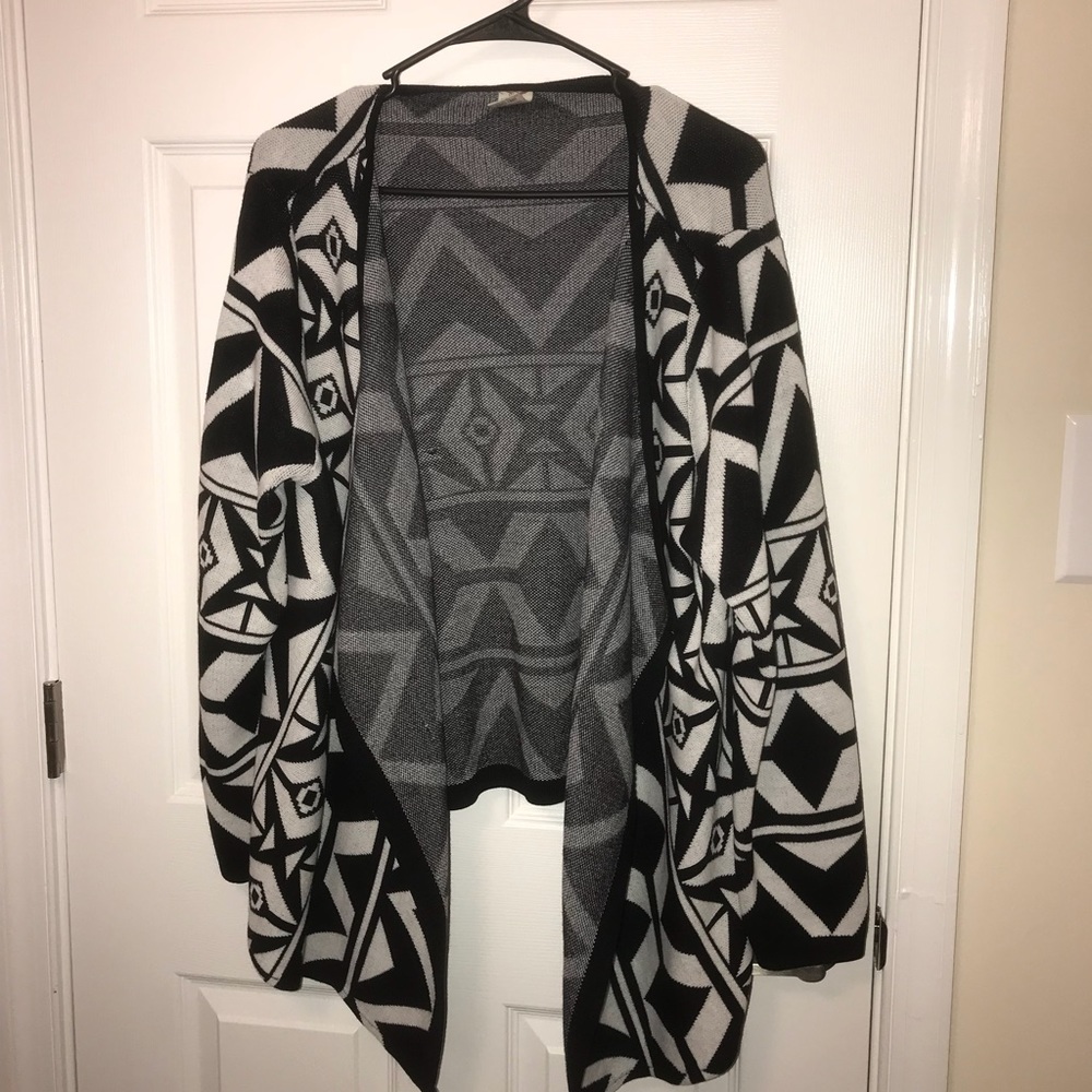 LAST CHANCE Patterned Cardigan