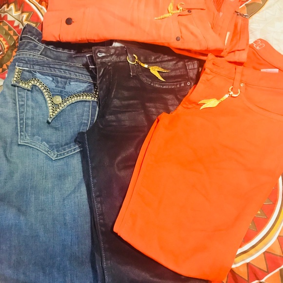 Robins Jeans sizes 31-32 in women and 40 in men