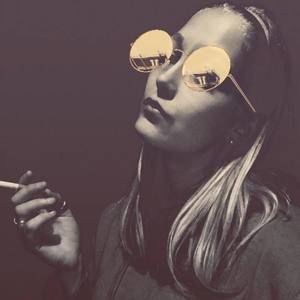 Meet your Posher, Kira