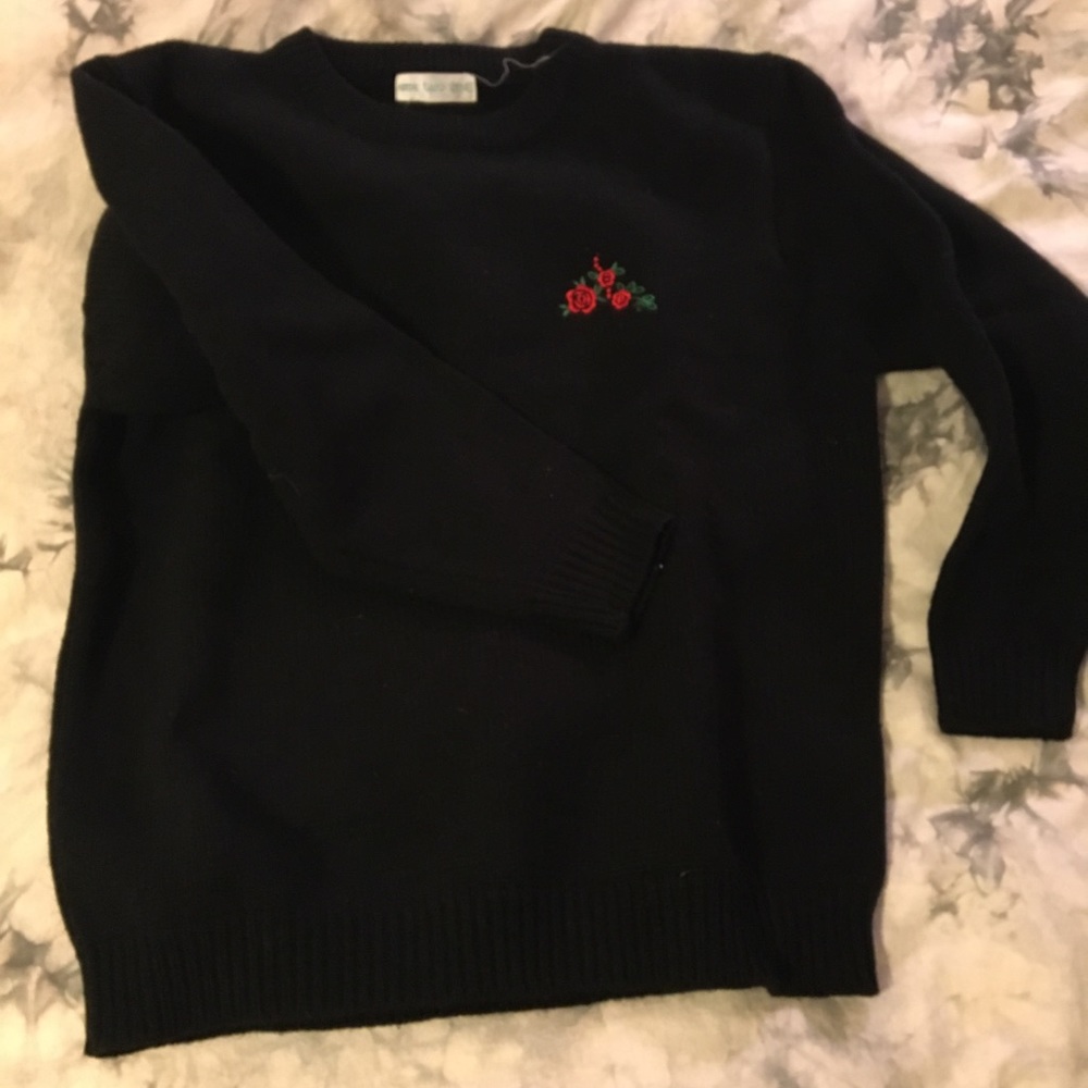 EMBROIDERED SWEATER