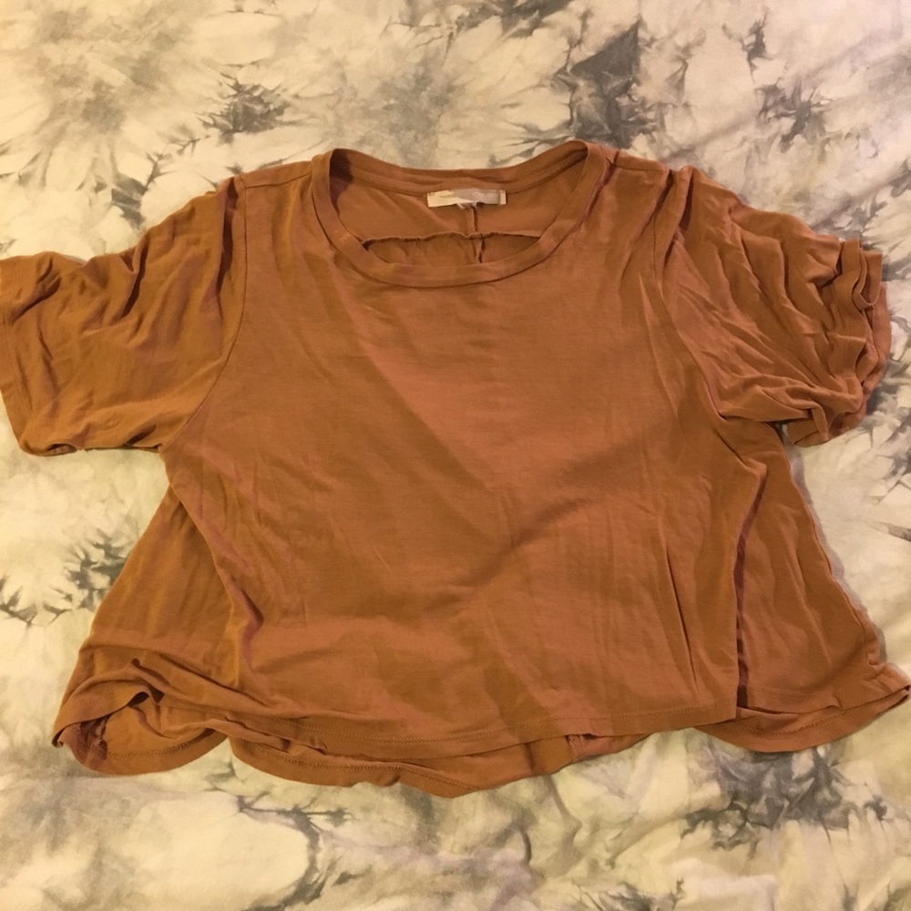 FOREVER 21 T-SHIRT