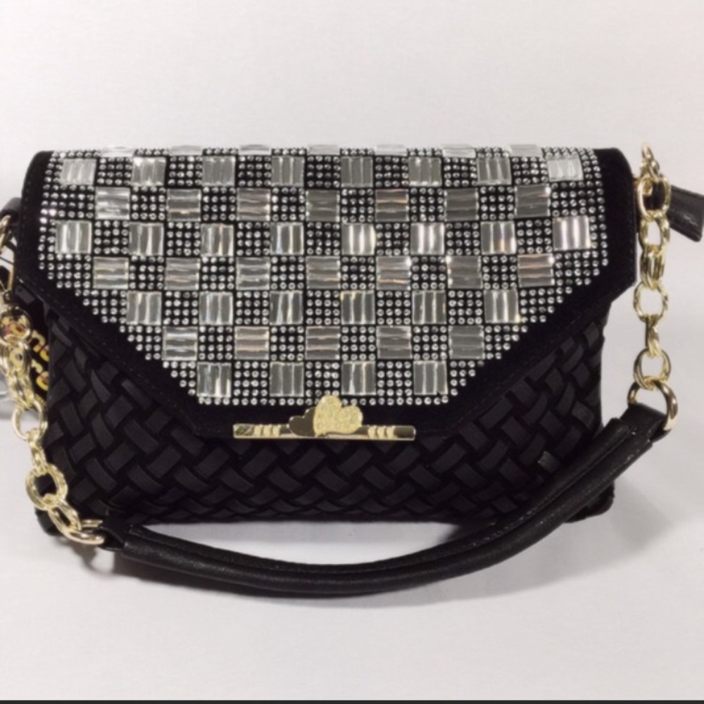 Black clutch