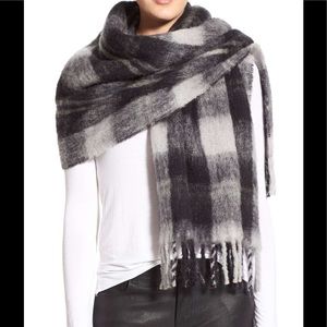 🖤SALE🖤Marc by Marc Jacobs Plaid Blanket Scarf