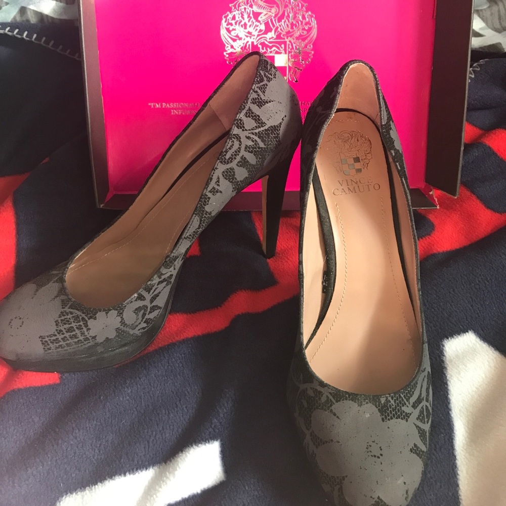 Vince camuto black and gray flower pattern heels.