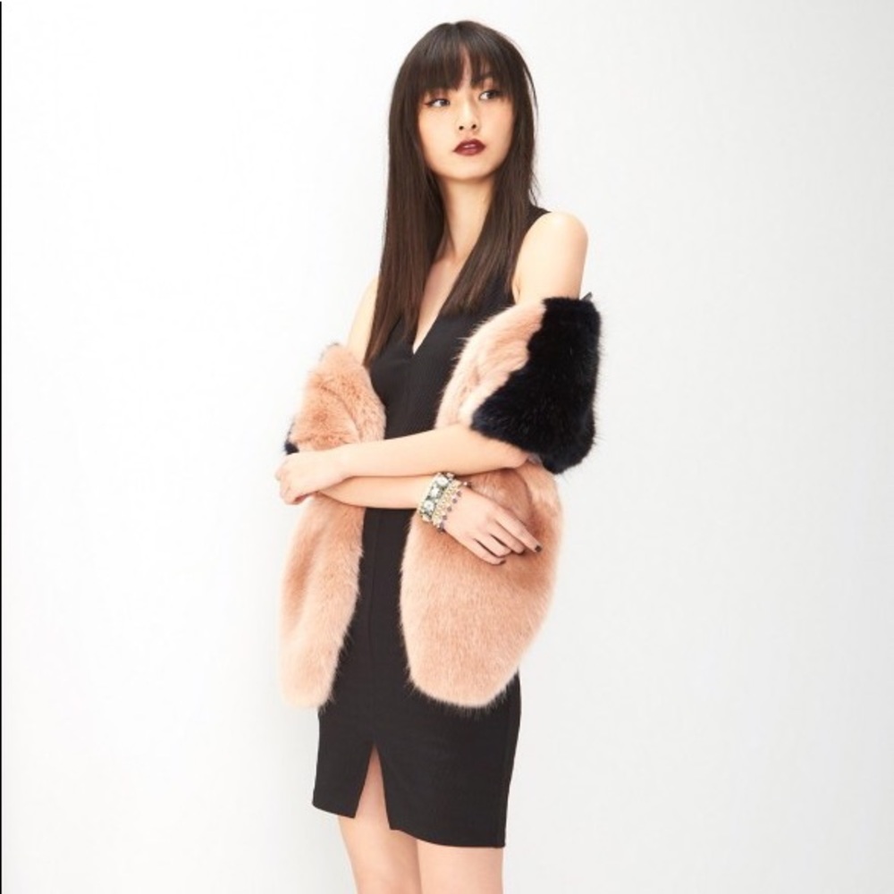 NWOT Blush/Navy Faux Fur Wrap