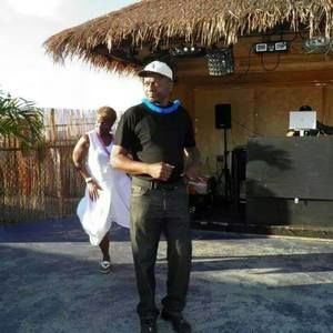 Meet your Posher, Wallace