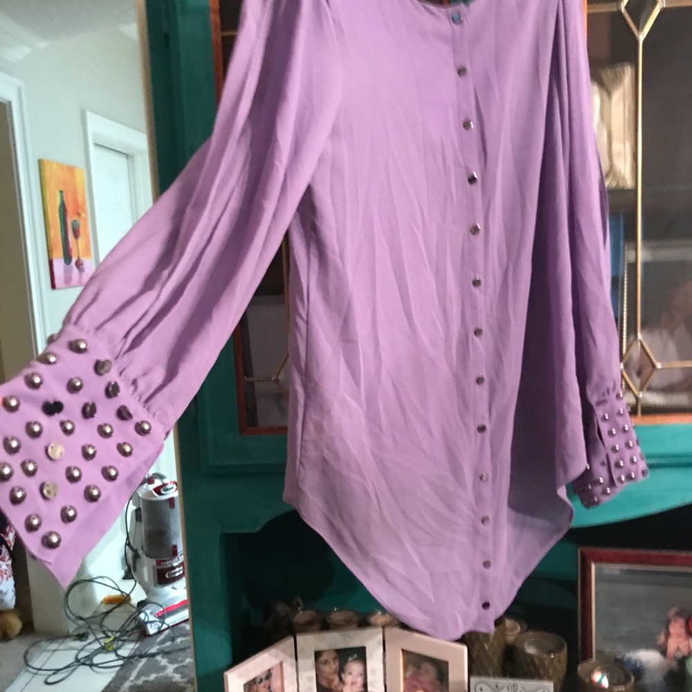 Very beautiful lavender blouse like new!
