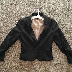 Black cropped blazer