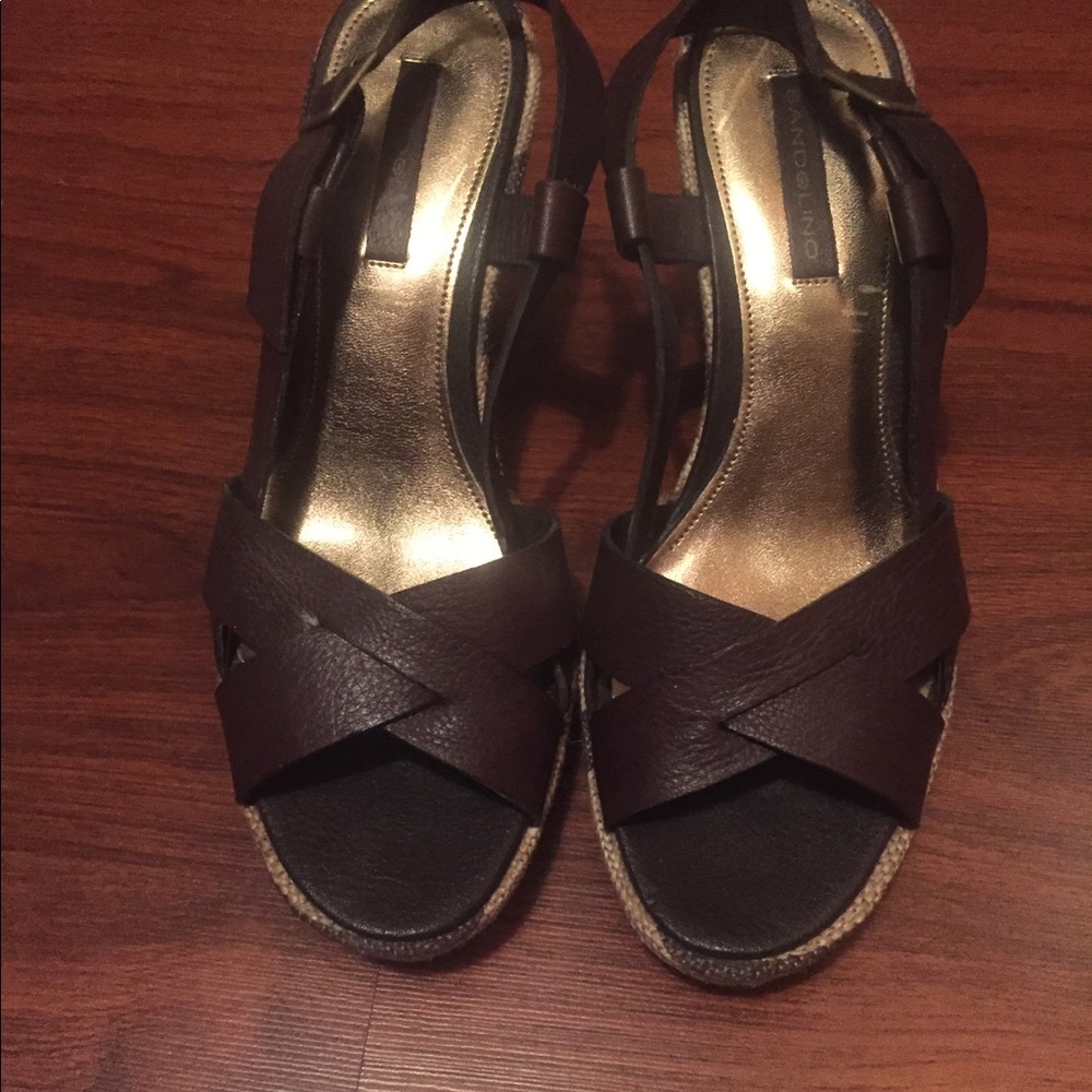 Size 9 BANDOLINO Brown Stripe wedges