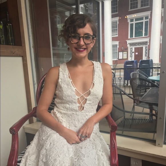 Meet your Posher, Olivia - Picture 1 of 1