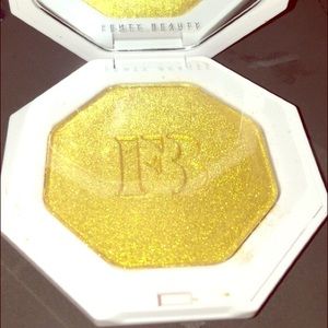 FENTY Beauty Freestyle highlighter in TROPHYWIFE
