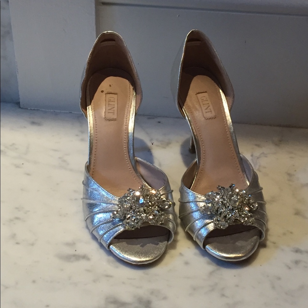 Formal open toe pumps